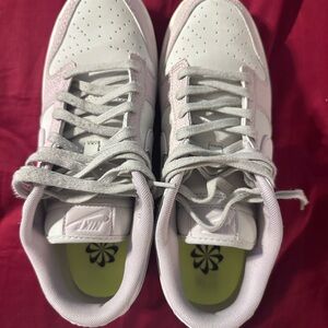 Nike Low Dunks Women's White/Pink Sneakers